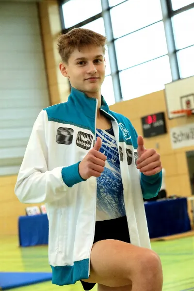 Gute Chancen bei den Deutschen Meisterschaften im Doppelmini-Trampolinturnen aufs Treppchen zu klettern: Philipp Kleidernigg (Fotos: Werner Miller)