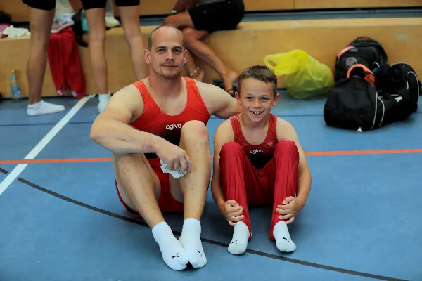 Wie die Alten sungen – so zwitschern auch die Jungen. Ein Novum im Wettkampfsport. Simon Walter tritt in die Fußstapfen von Papa Christoph.