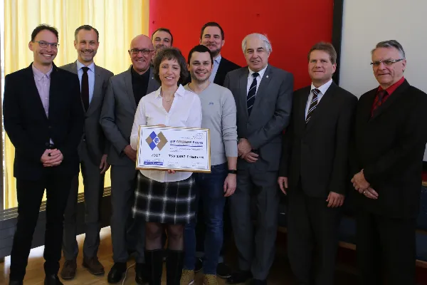 von links: Vorsitzender des Hauptvereins Karsten Weigl, 1. Bürgermeister Stadt Friedberg Roland Eichmann, Landrat Dr. Klaus Metzger, Abteilungsleiter Marcus Mendel, Jugendleiterin Martina Reisinger, stv. Abteilungsleiter Andreas Paul, stv. Abteilungsleiter Christian Kamm, Sportpfleger der Stadt Friedberg Heinz Schrall, stv. Abteilungsleiter Stefan Reisinger, Ehrenamtsreferent Günther Brenner,