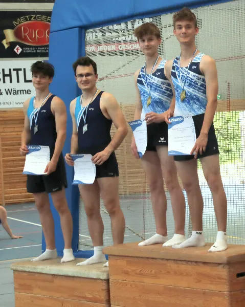 Stolze Bayerische Meister und Vizemeister im Synchronturnen: Philipp Kleidernigg / Tobias Richter und Alexander David / Marc Kimmel