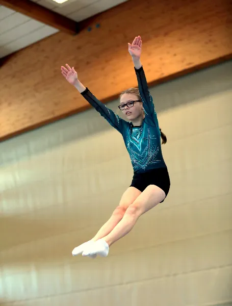 Sehr erfolgreich präsentierte sich Zoe Strobel bei den Schwäbischen Meisterschaften im Trampolinturnen und holte sich den Titel „Schwäbische Vizemeisterin“.