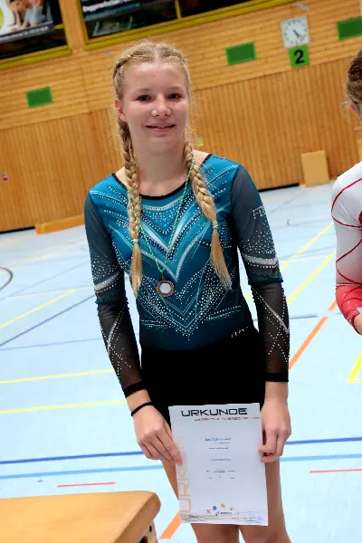 Ein Sprungfehler kostet Sara Tuffentsammer einen Treppchenplatz. Am Ende war es ein 4. Rang für sie.