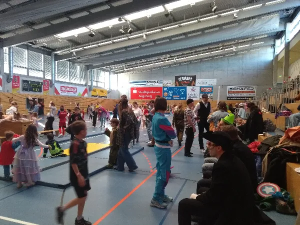 Bild aus dem Bericht Erster Kinderfaschingsball