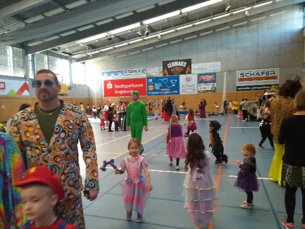 Bild aus dem Bericht Erster Kinderfaschingsball