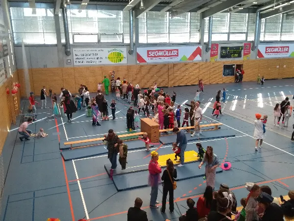 Bild aus dem Bericht Erster Kinderfaschingsball